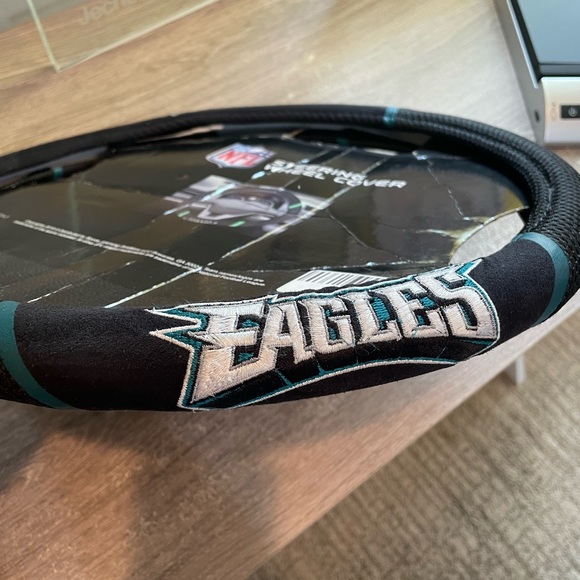 Philadelphia Eagles steering wheel cover - Picture 4 of 4